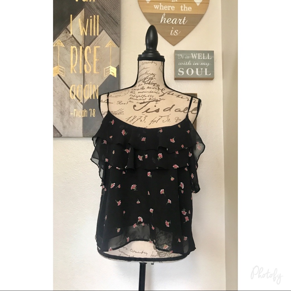 🛍Cold shoulder cropped floral blouse🛍